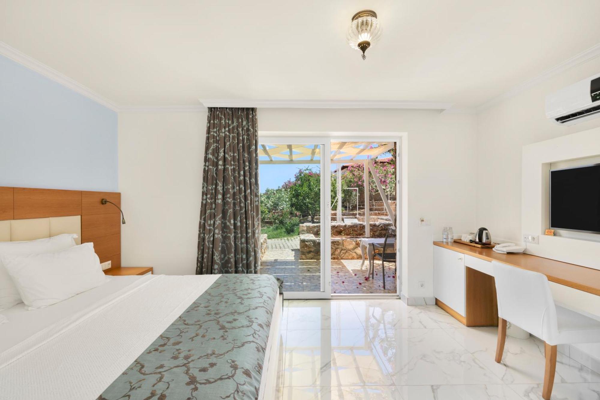 Blanca Beach Hotel Kas Exterior photo